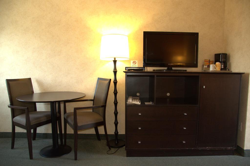 Best Budget Inn & Suites Kamloops Exterior photo
