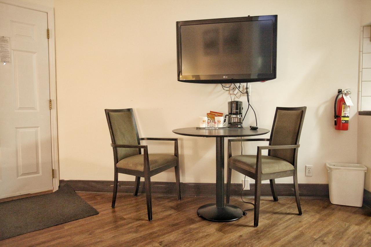 Best Budget Inn & Suites Kamloops Exterior photo