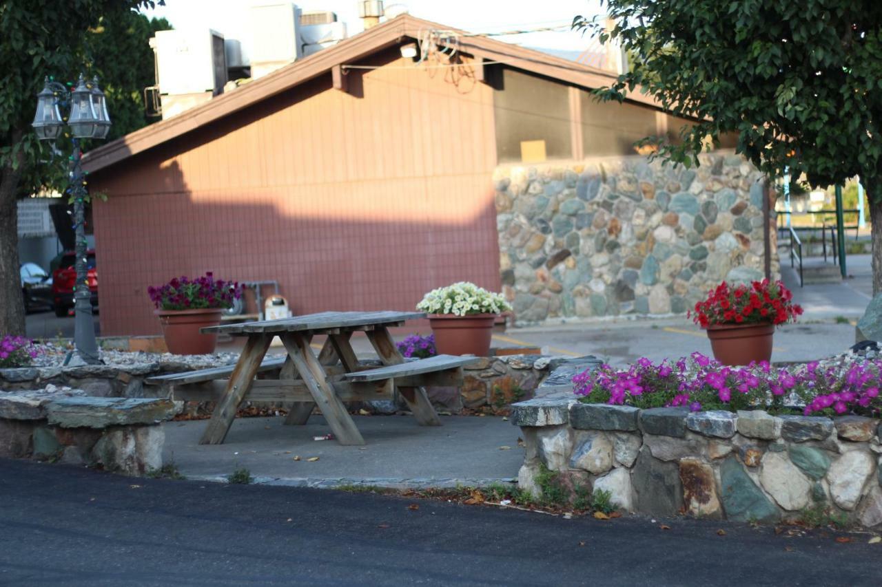 Best Budget Inn & Suites Kamloops Exterior photo