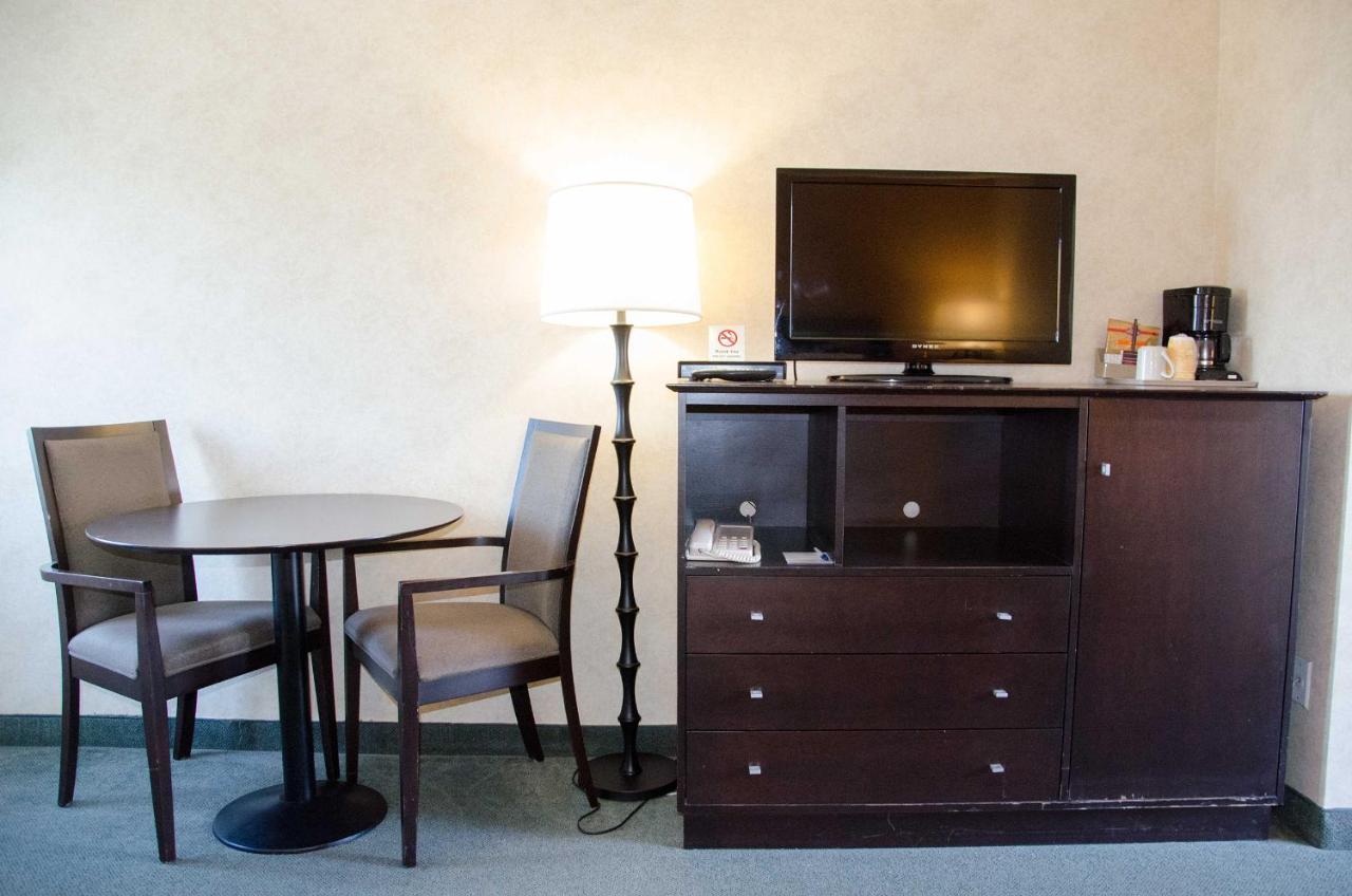 Best Budget Inn & Suites Kamloops Exterior photo
